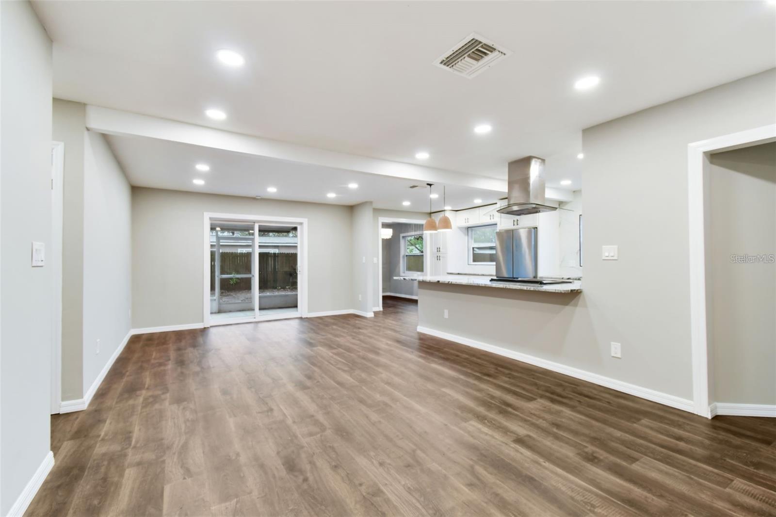 Listing photo id 32 for 7030 19th Way N