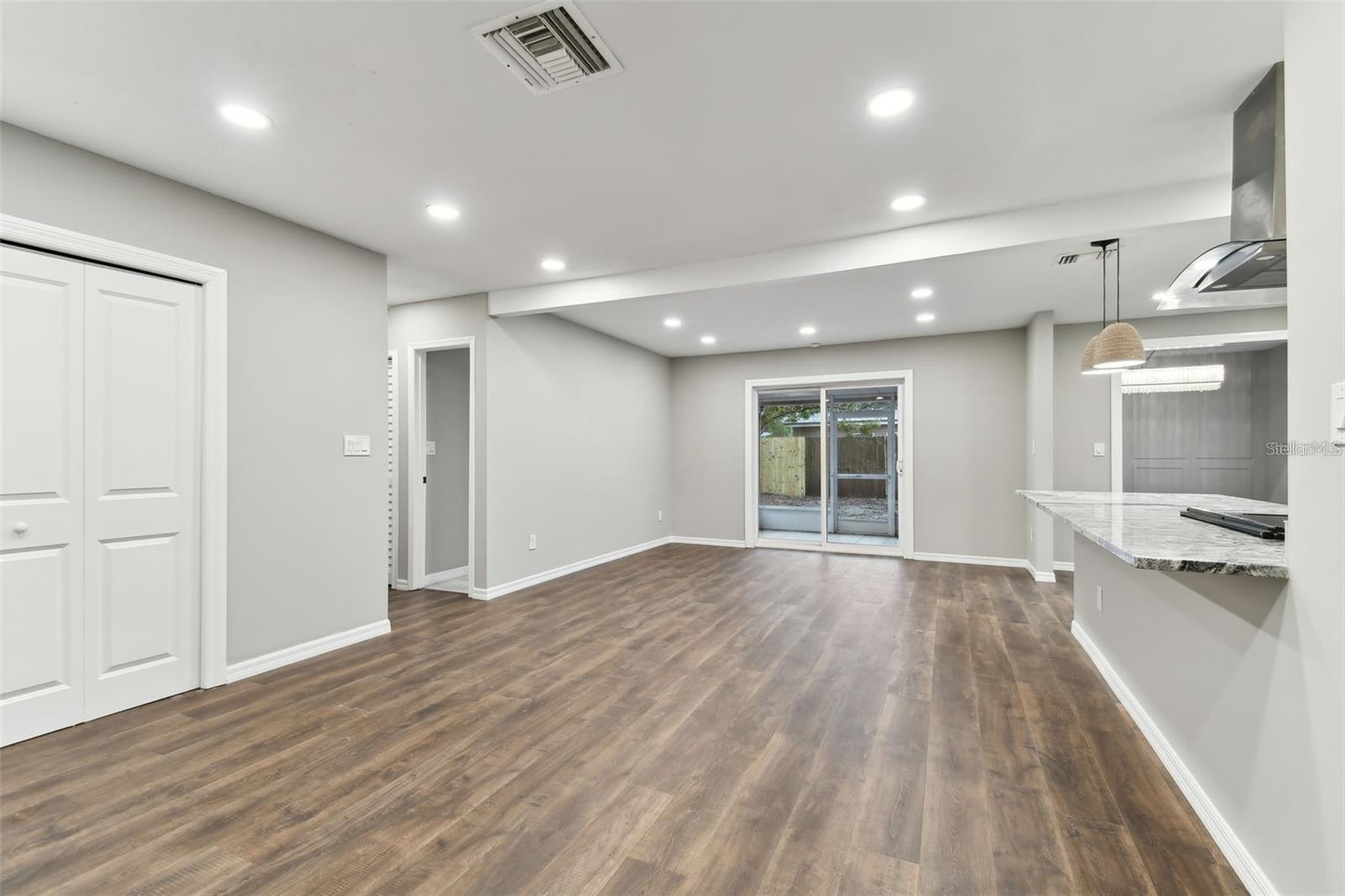 Listing photo id 33 for 7030 19th Way N
