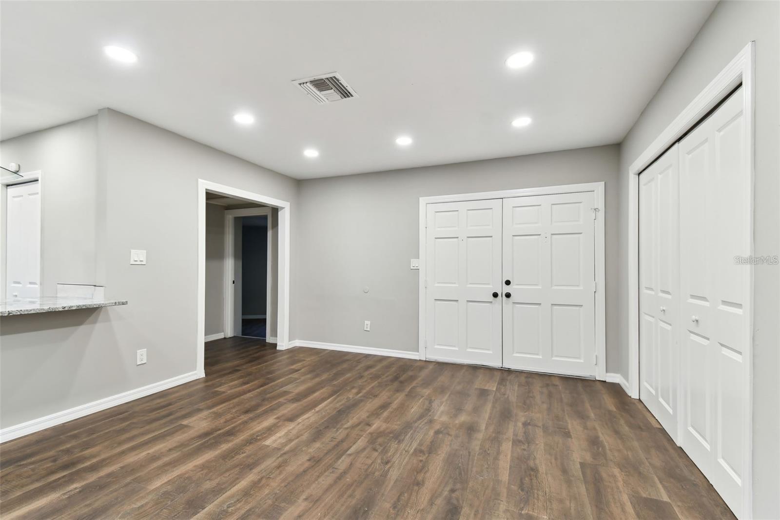Listing photo id 34 for 7030 19th Way N