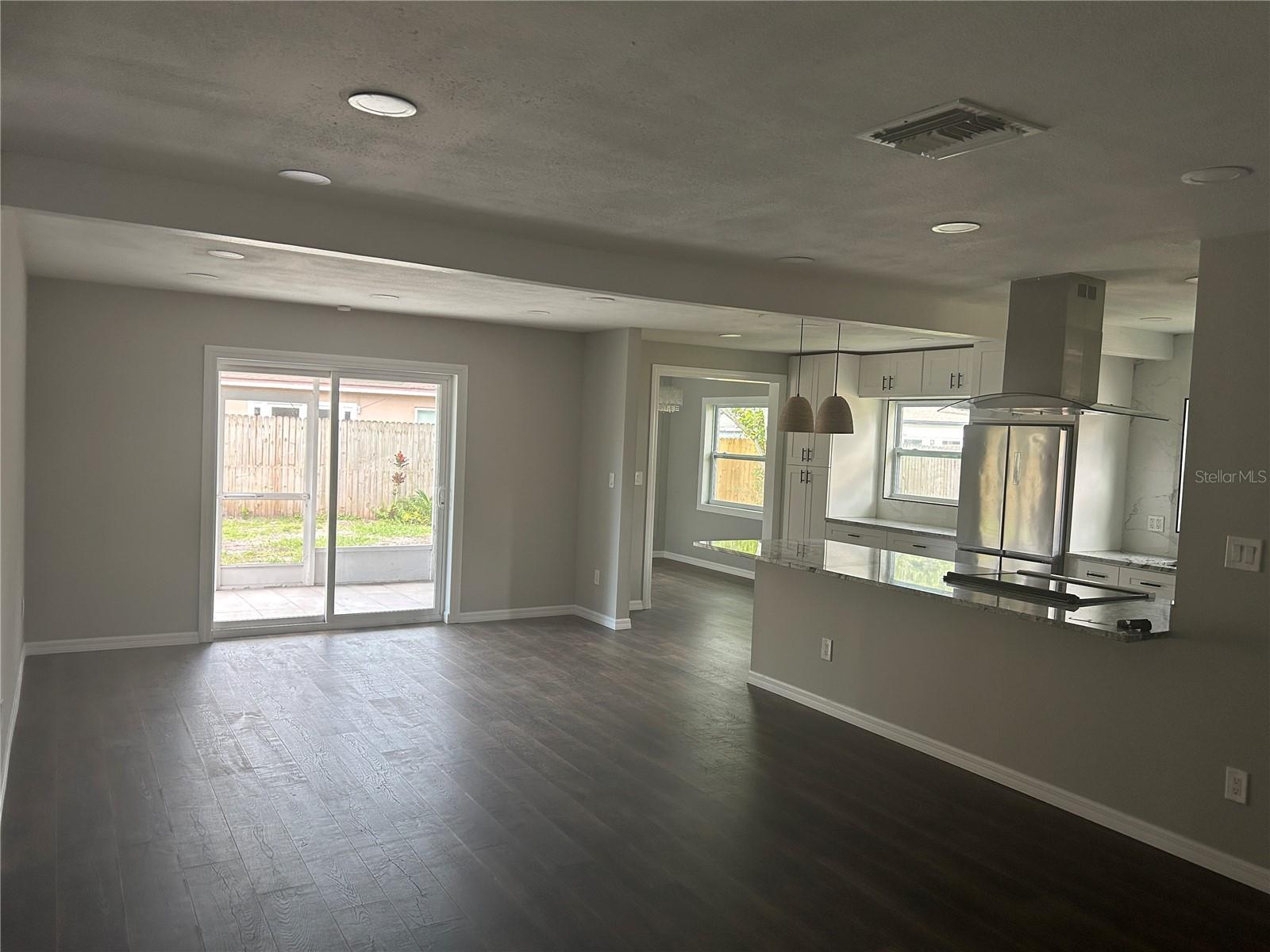 Listing photo id 38 for 7030 19th Way N