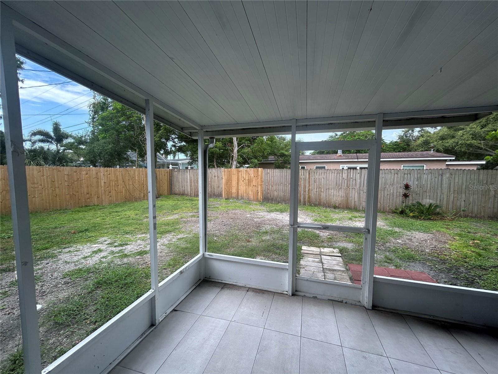 Listing photo id 39 for 7030 19th Way N