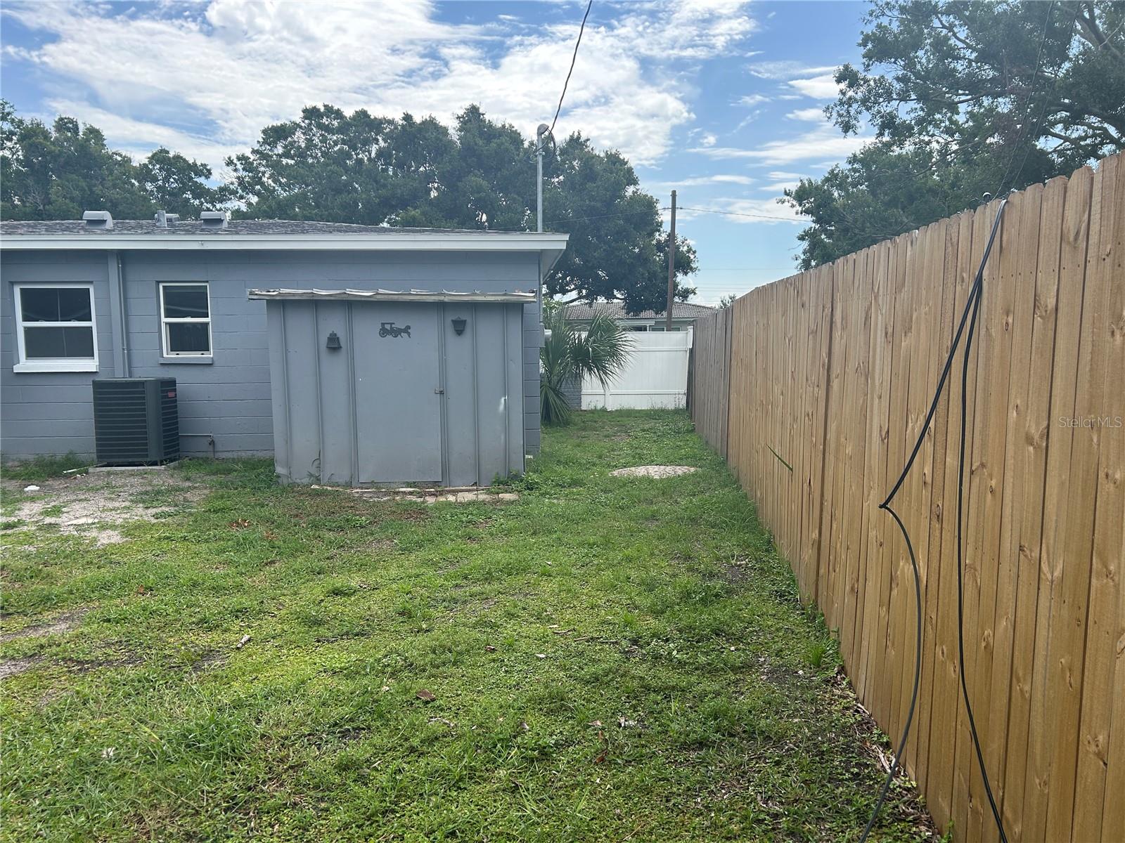Listing photo id 40 for 7030 19th Way N
