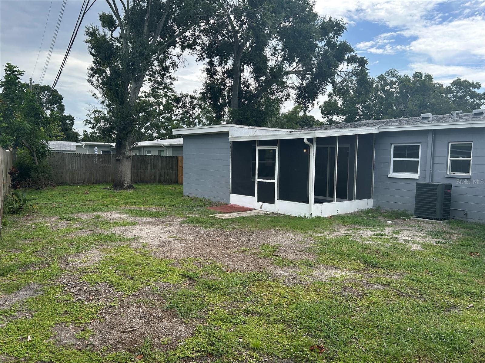 Listing photo id 42 for 7030 19th Way N