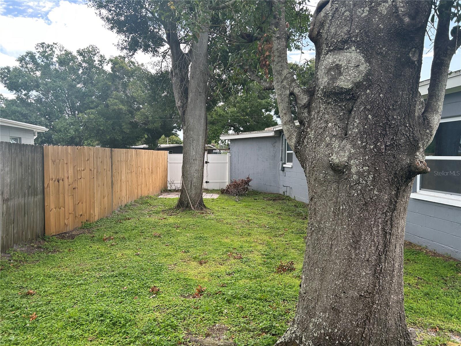 Listing photo id 44 for 7030 19th Way N