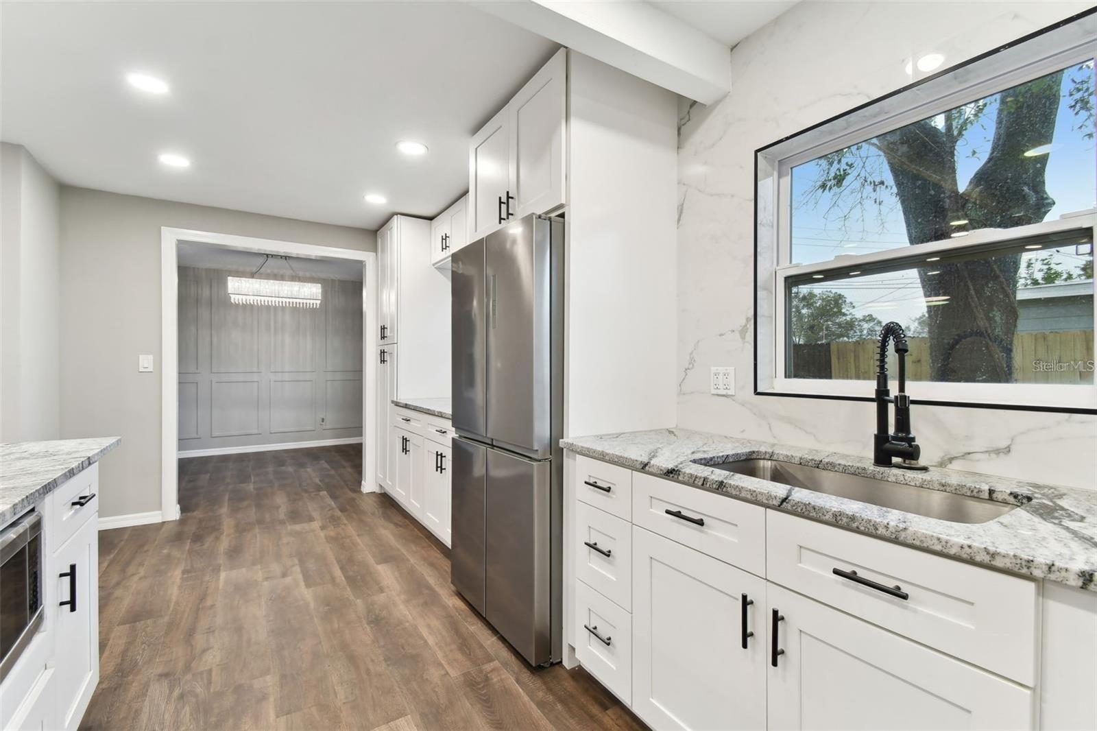 Listing photo id 4 for 7030 19th Way N