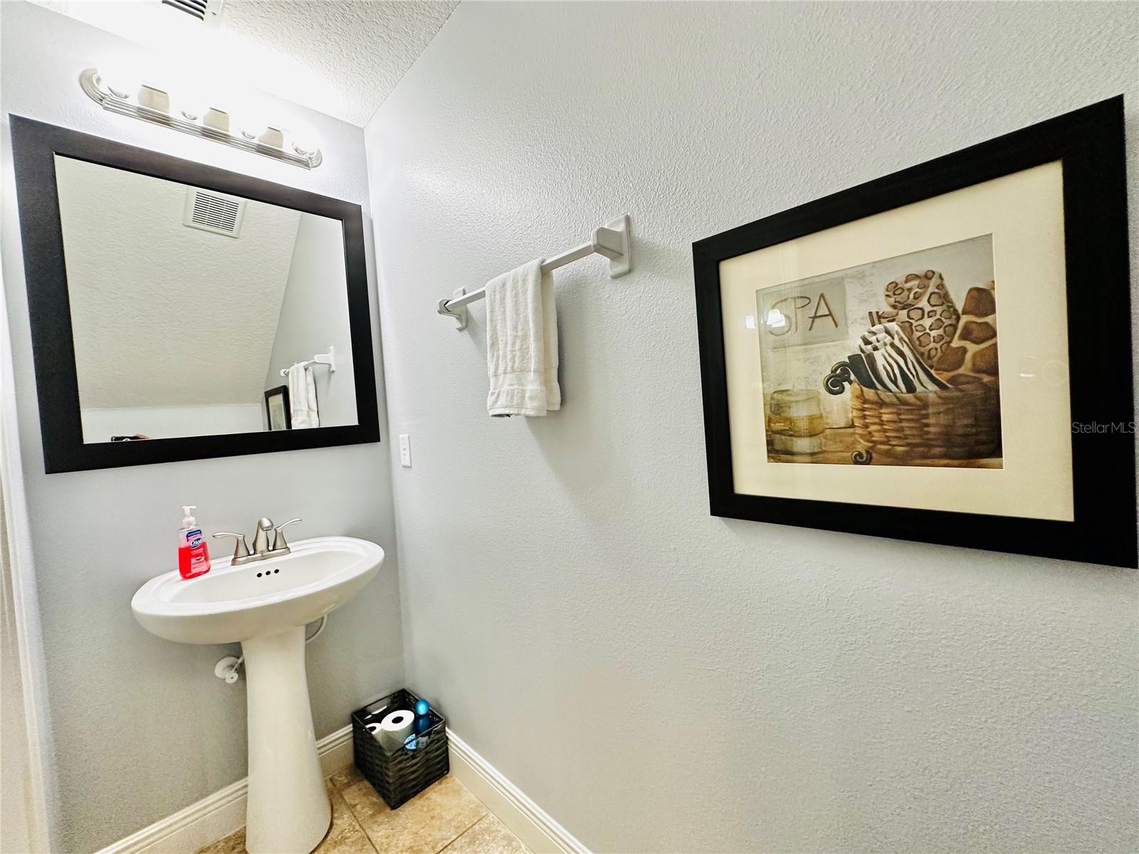 Image 15 of 16 For 8157 Roseville Blvd