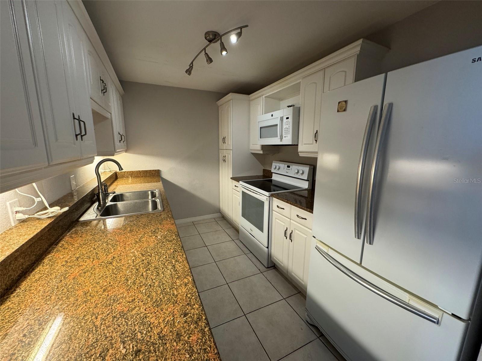 Image 13 of 34 For 3211 Swann Avenue 907