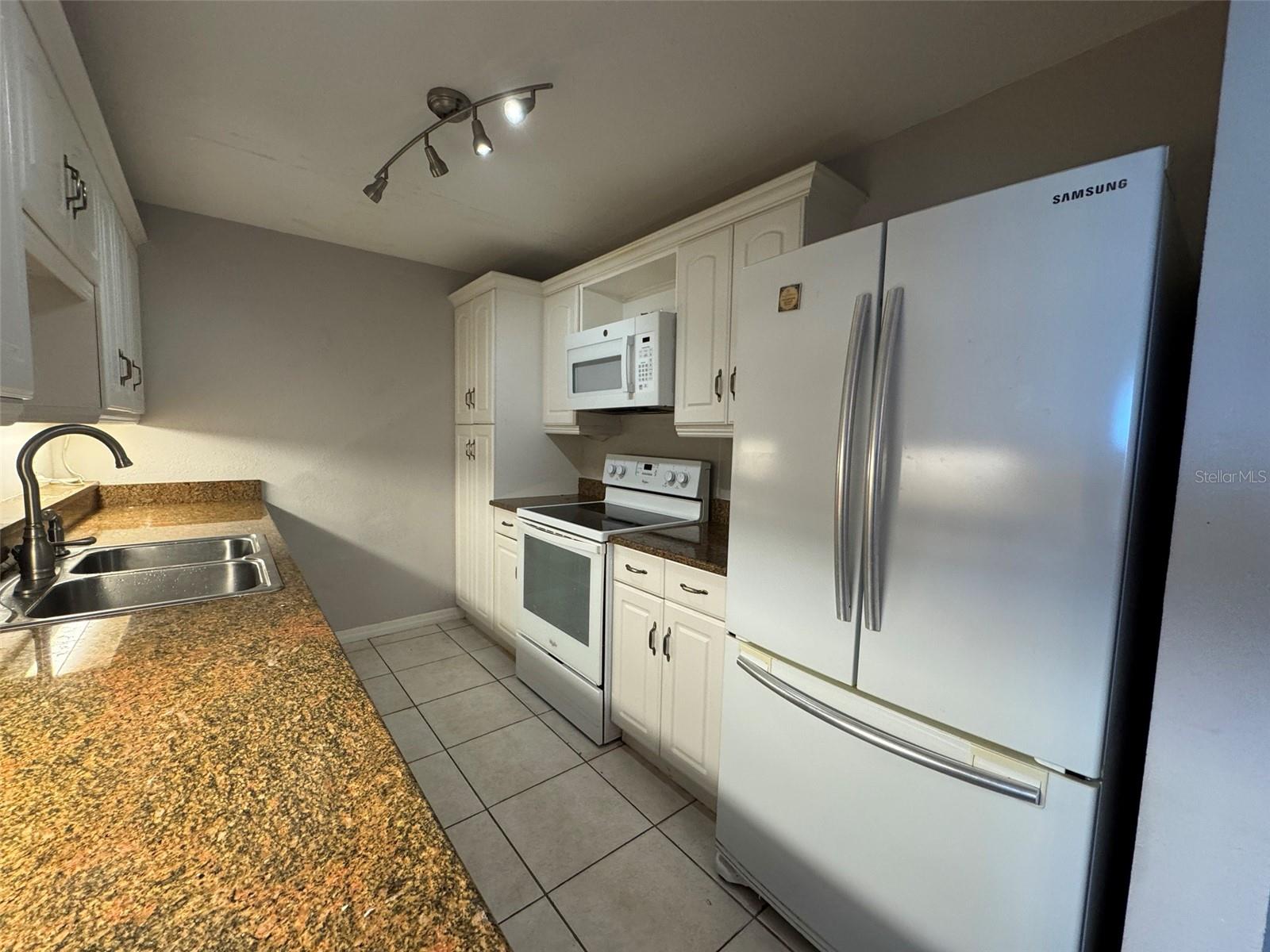 Image 15 of 34 For 3211 Swann Avenue 907