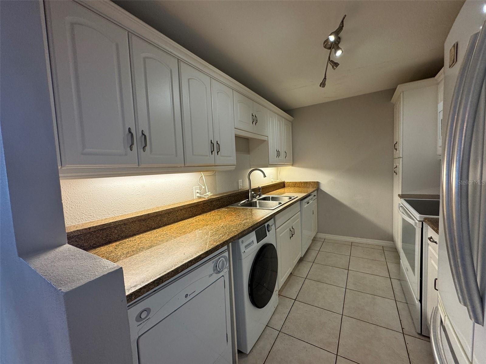 Image 17 of 34 For 3211 Swann Avenue 907