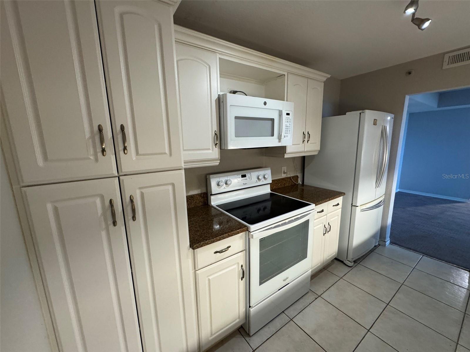 Image 18 of 34 For 3211 Swann Avenue 907