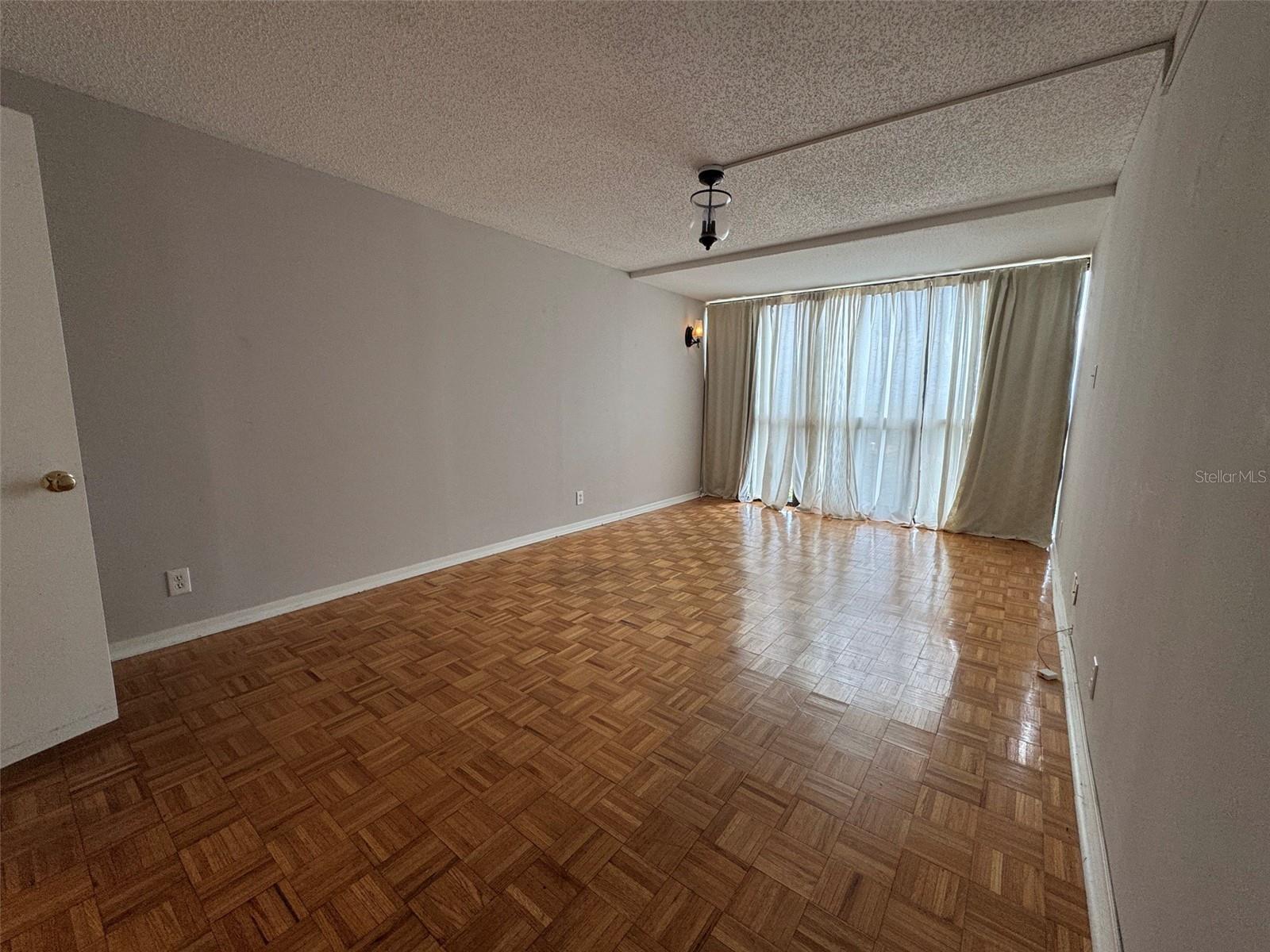 Image 20 of 34 For 3211 Swann Avenue 907