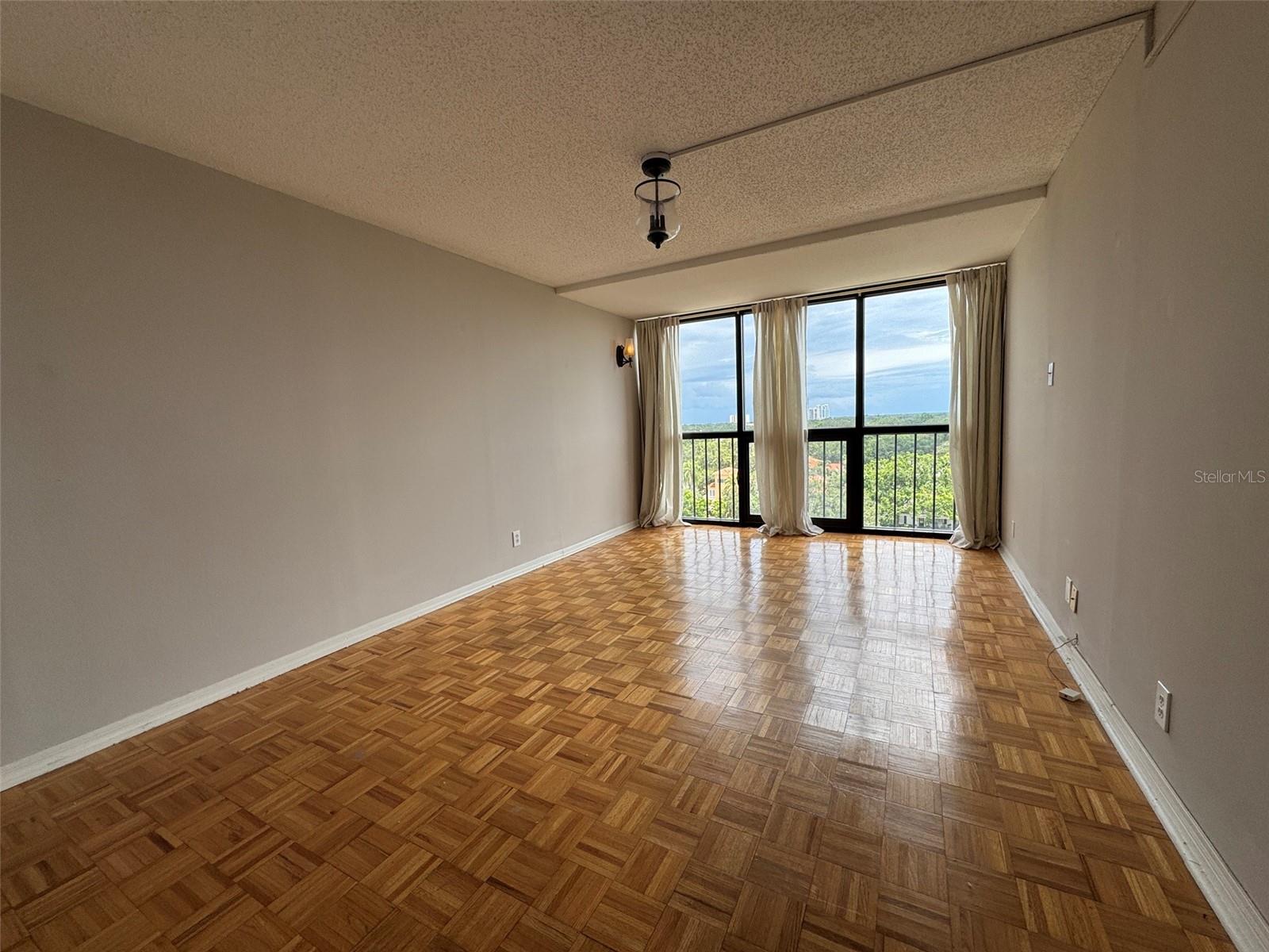 Image 22 of 34 For 3211 Swann Avenue 907