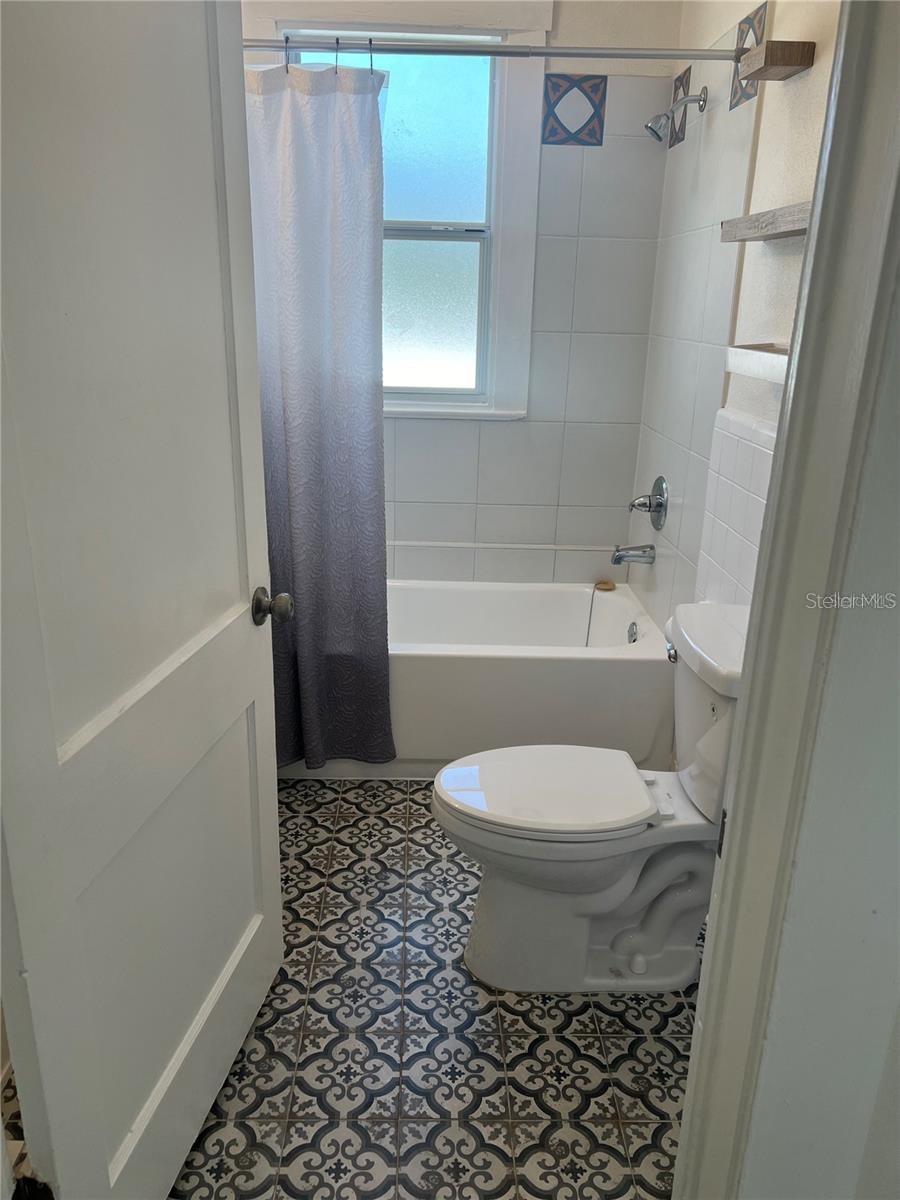 Image 10 of 23 For 516 Bradford Avenue