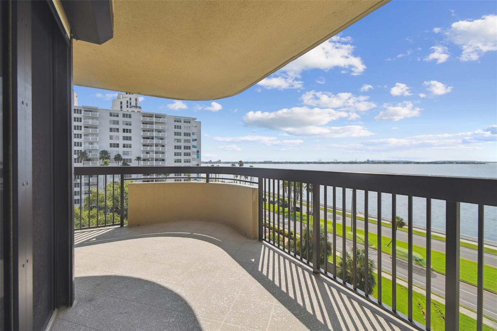 Image 28 of 51 For 2413 Bayshore Boulevard 703