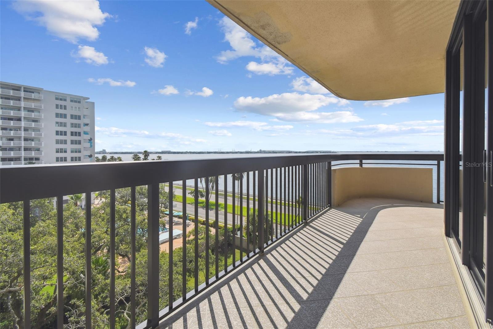 Image 33 of 51 For 2413 Bayshore Boulevard 703