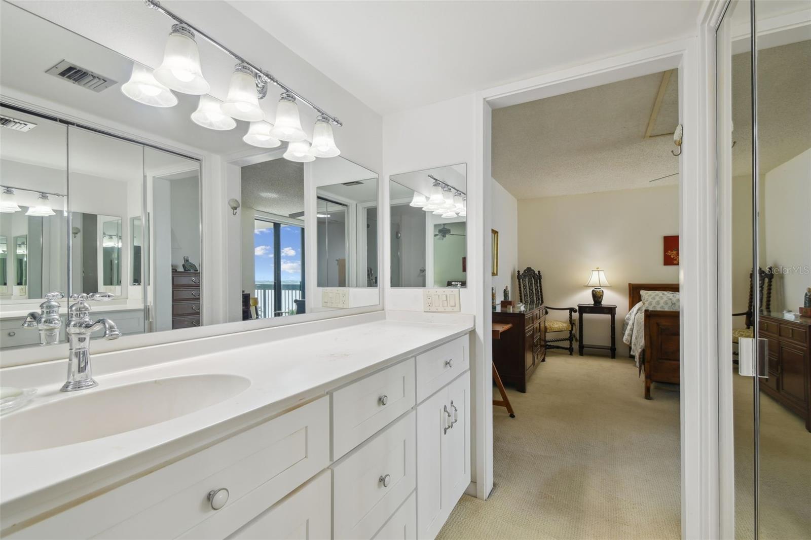 Image 36 of 51 For 2413 Bayshore Boulevard 703