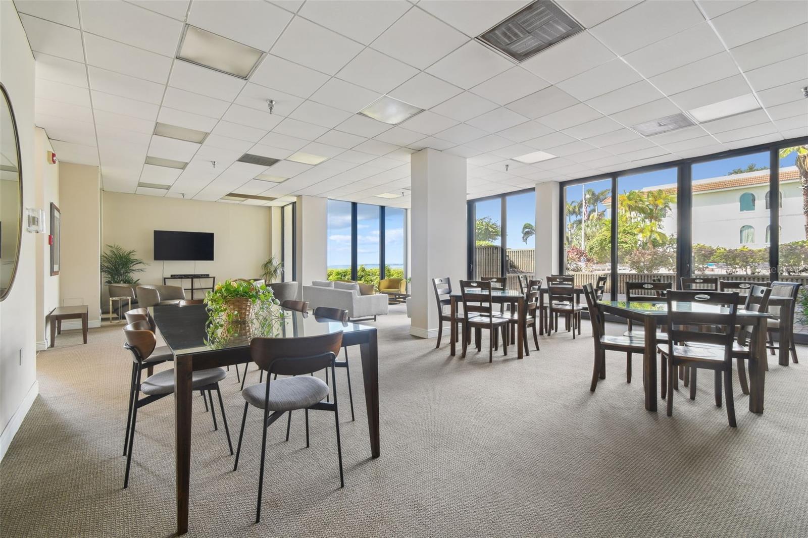 Image 42 of 51 For 2413 Bayshore Boulevard 703