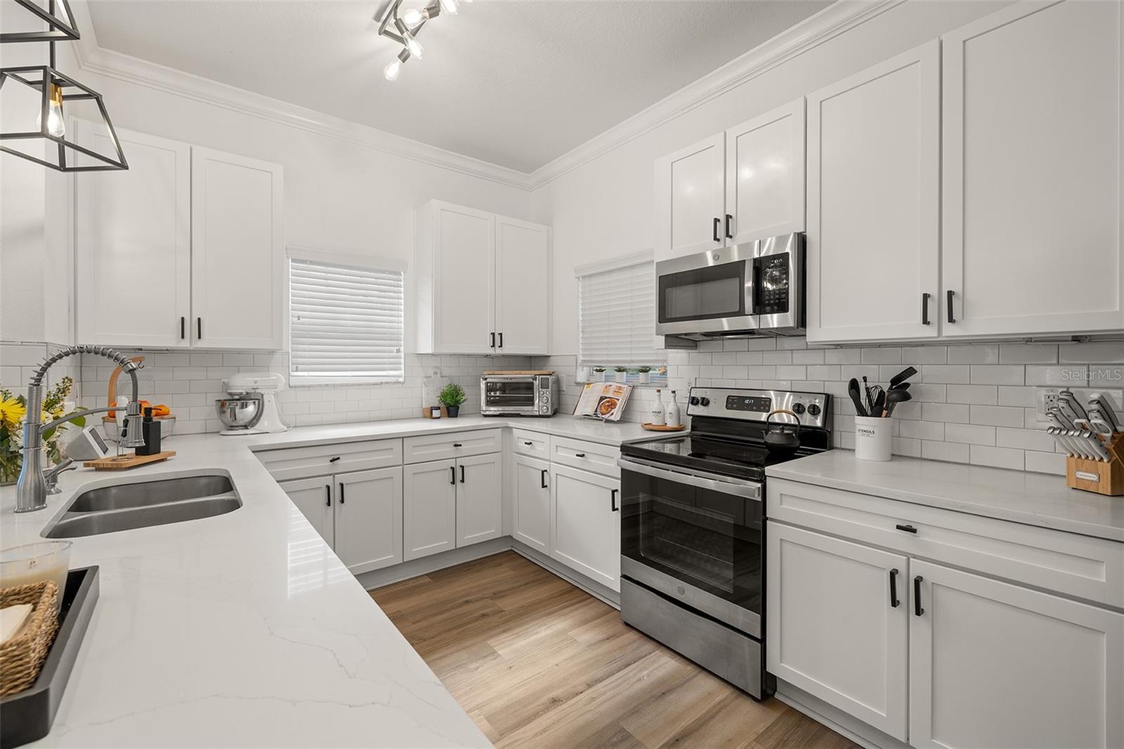 Image 11 of 34 For 111 Albany Avenue 7