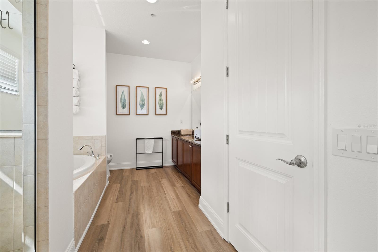 Image 20 of 34 For 111 Albany Avenue 7