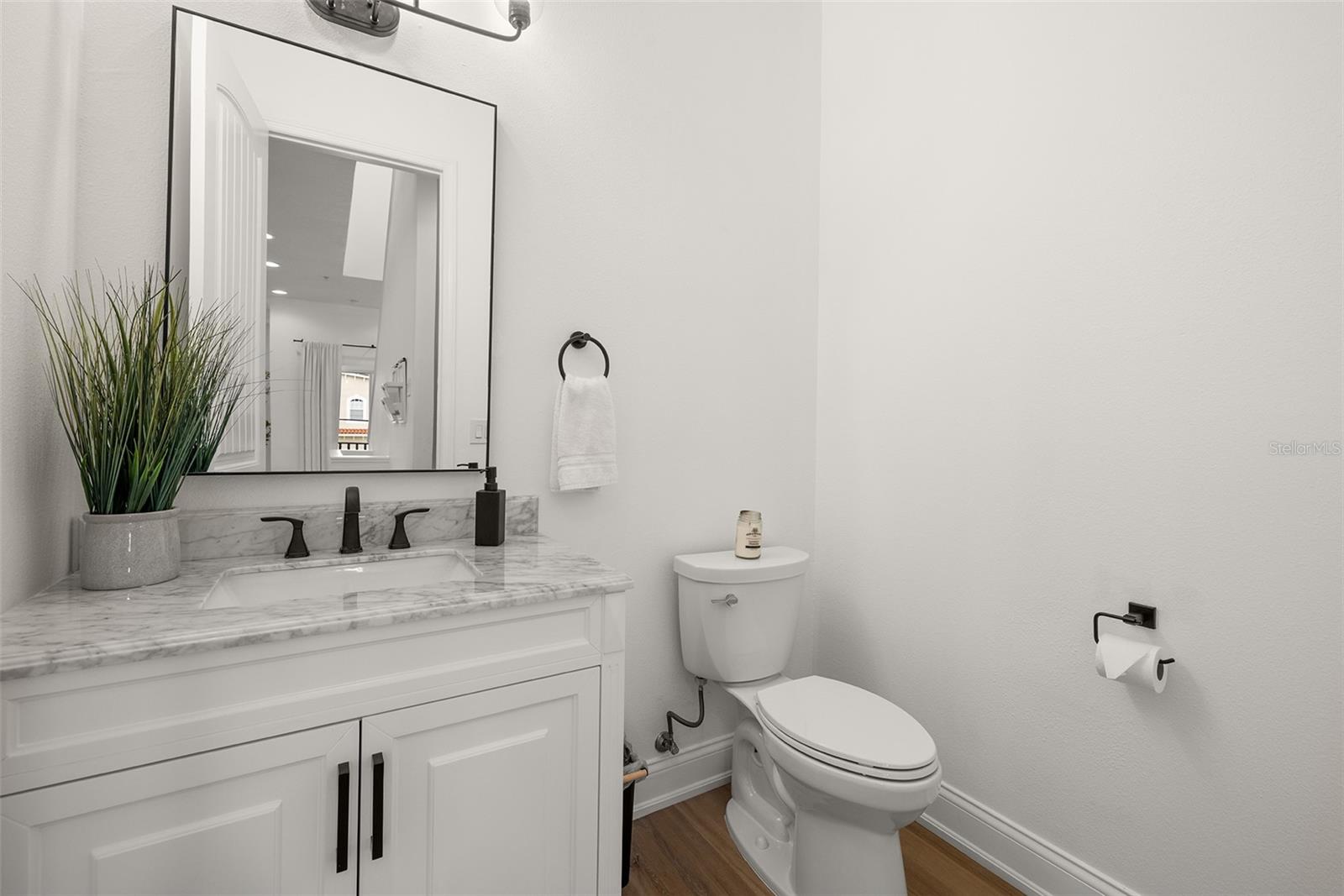 Image 9 of 34 For 111 Albany Avenue 7