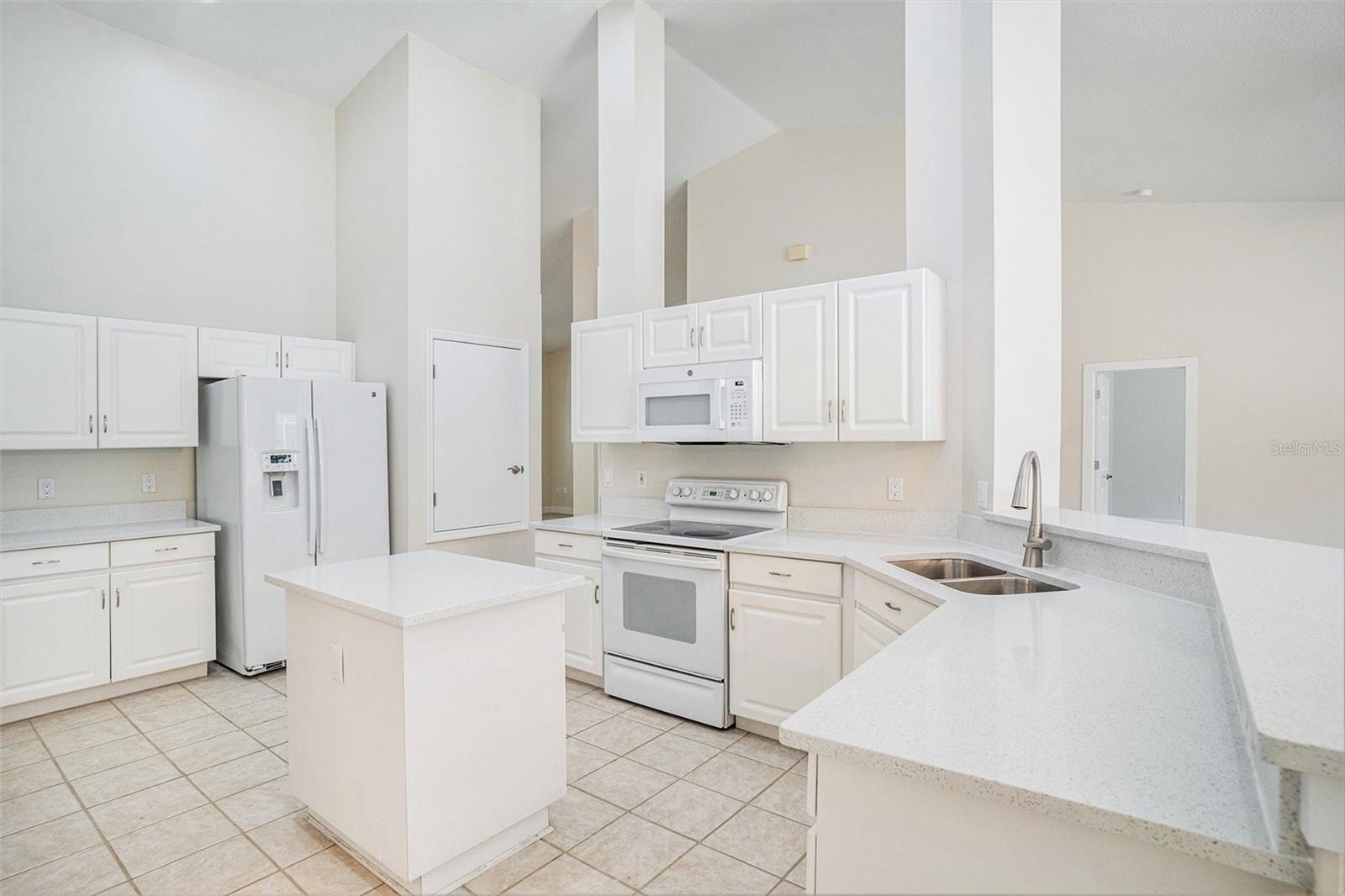 Image 7 of 17 For 16909 Falconridge Road