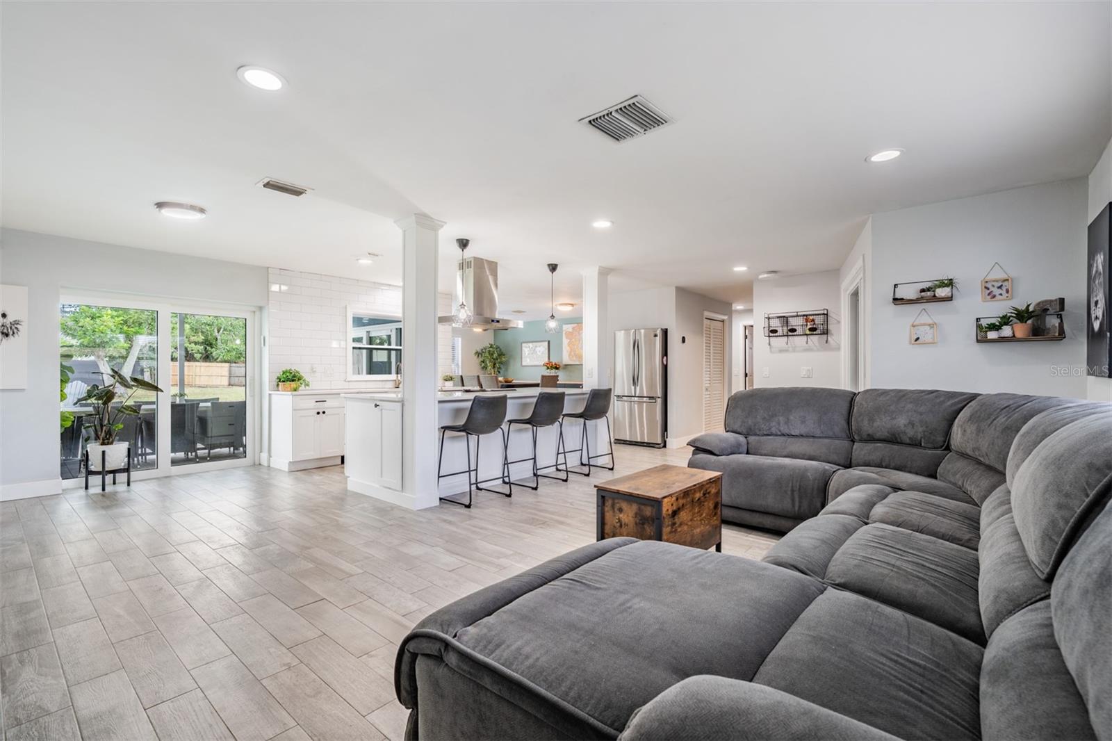 Image 10 of 33 For 2700 Woodmere Ct