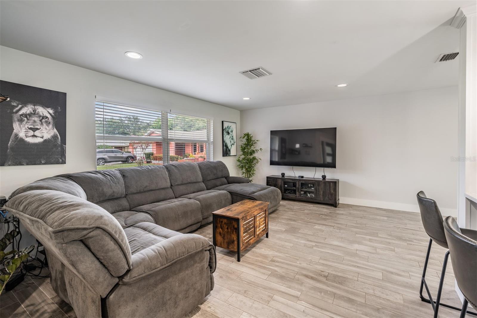 Image 11 of 33 For 2700 Woodmere Ct