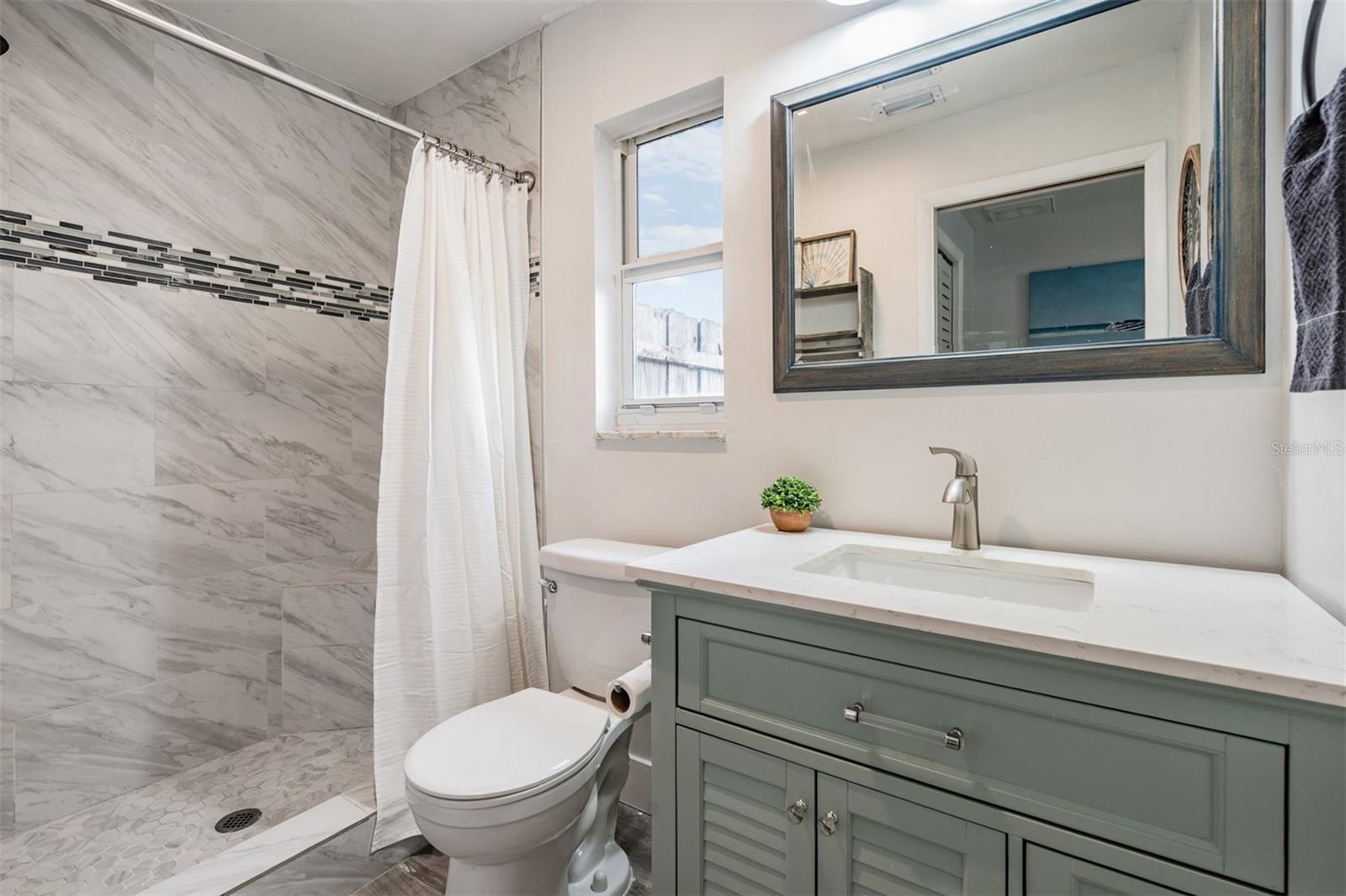 Image 17 of 33 For 2700 Woodmere Ct