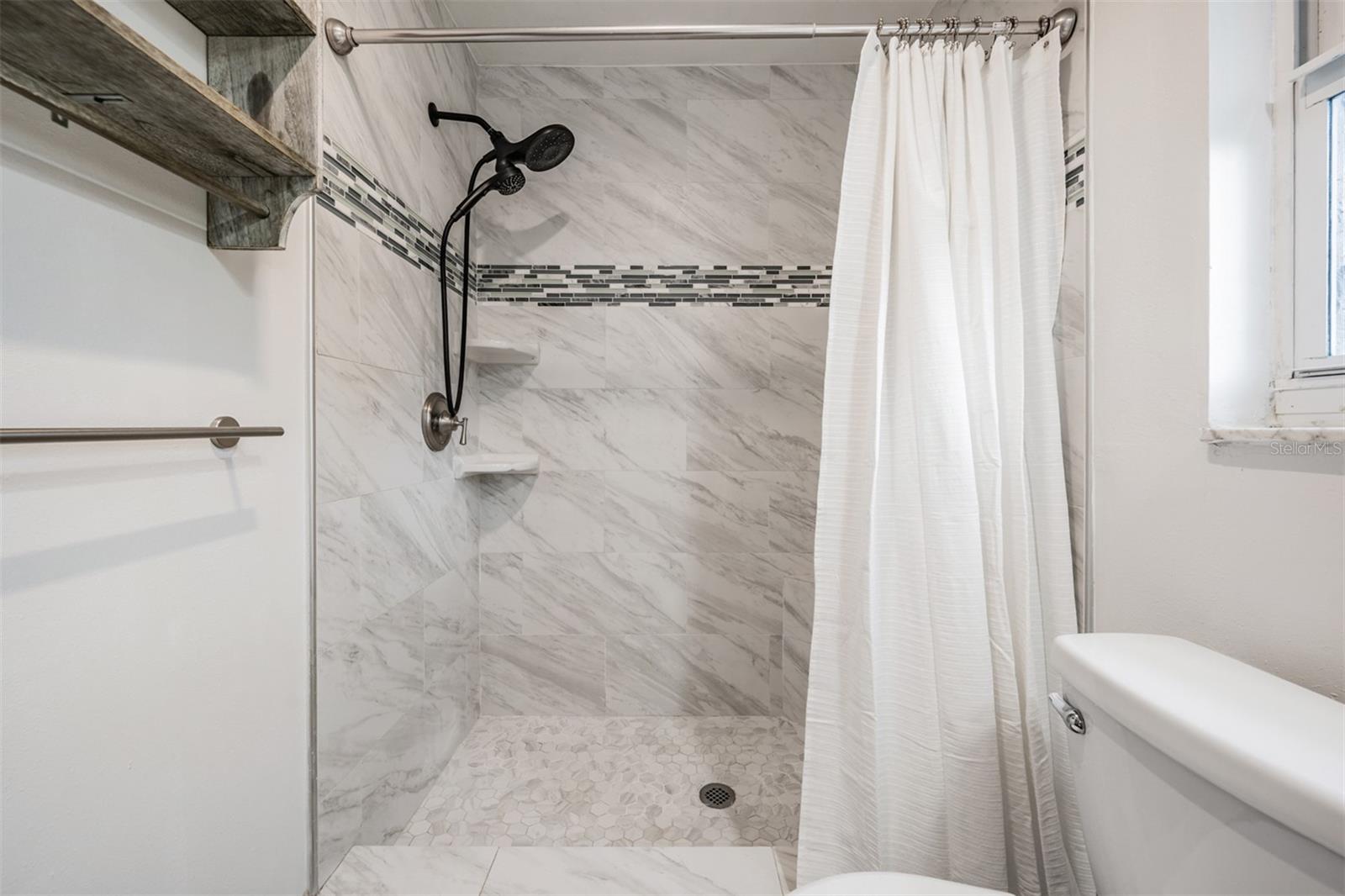 Image 18 of 33 For 2700 Woodmere Ct