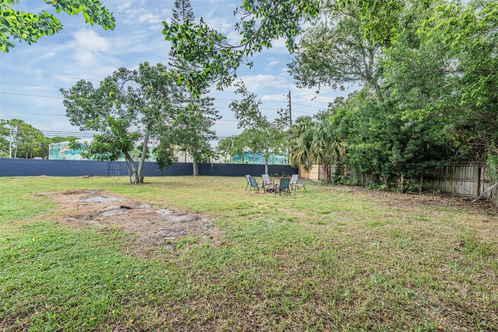 Image 27 of 33 For 2700 Woodmere Ct