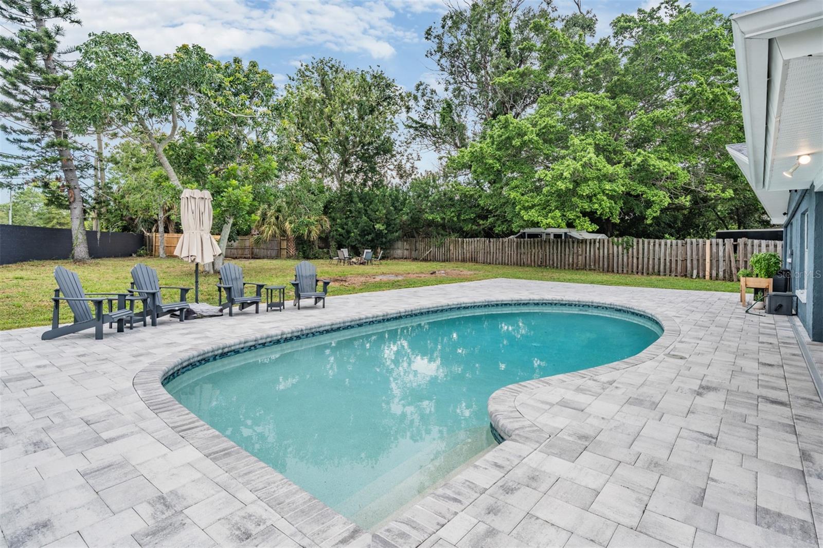 Image 3 of 33 For 2700 Woodmere Ct