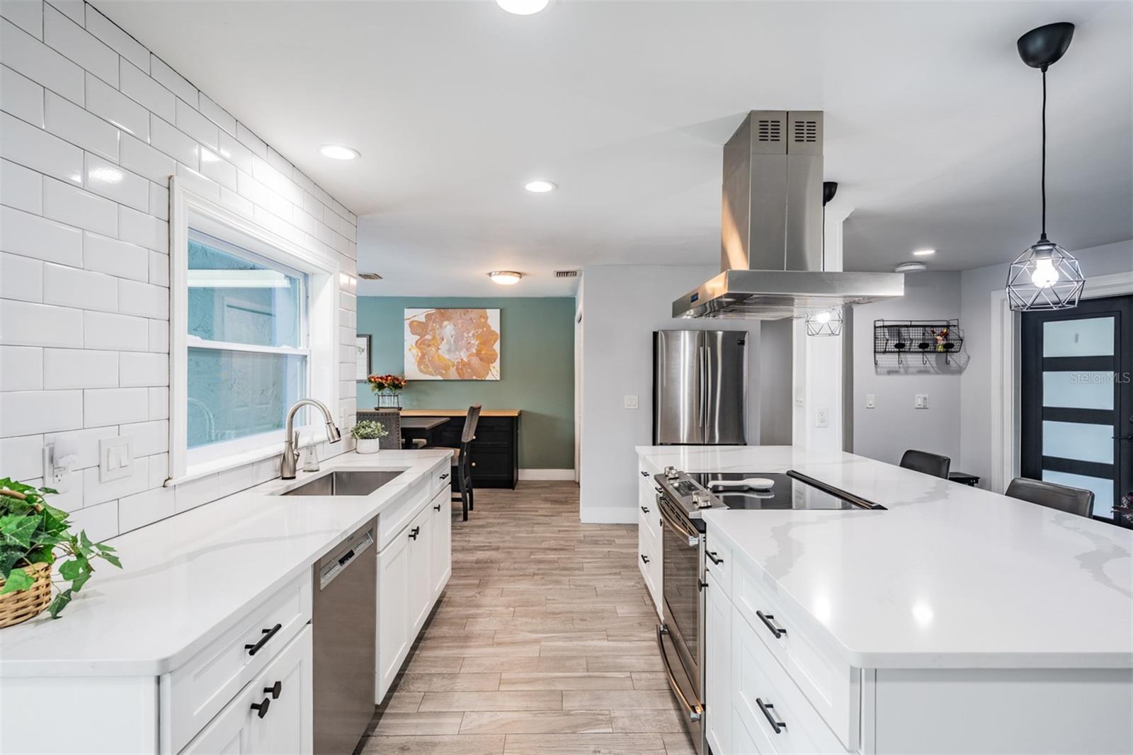 Image 4 of 33 For 2700 Woodmere Ct