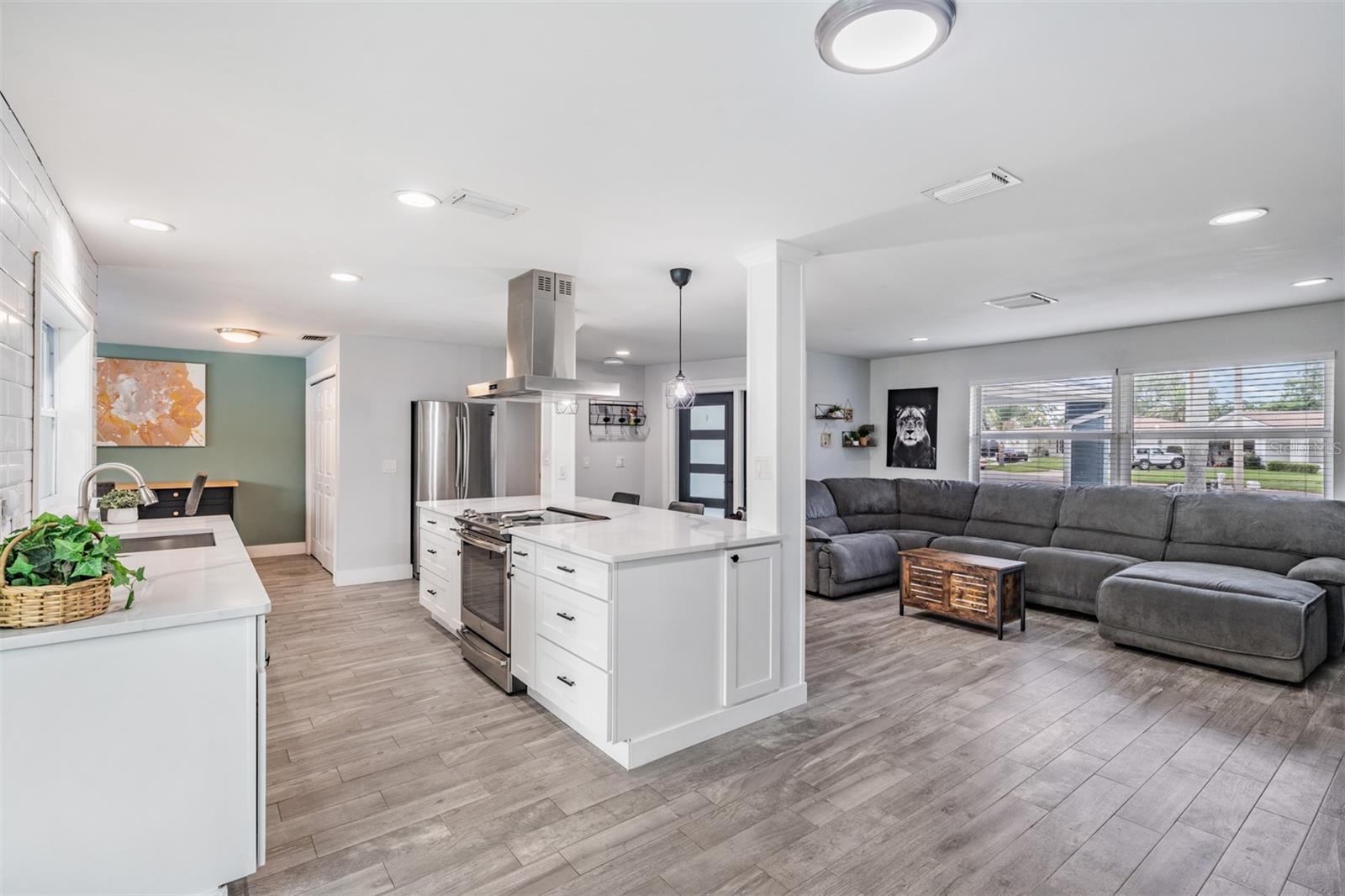 Image 7 of 33 For 2700 Woodmere Ct