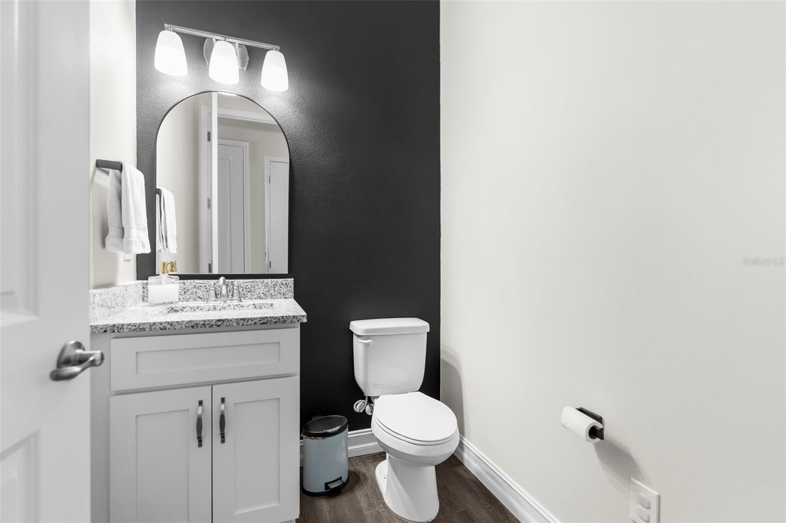 Listing photo id 11 for 5100 Westlake Boulevard