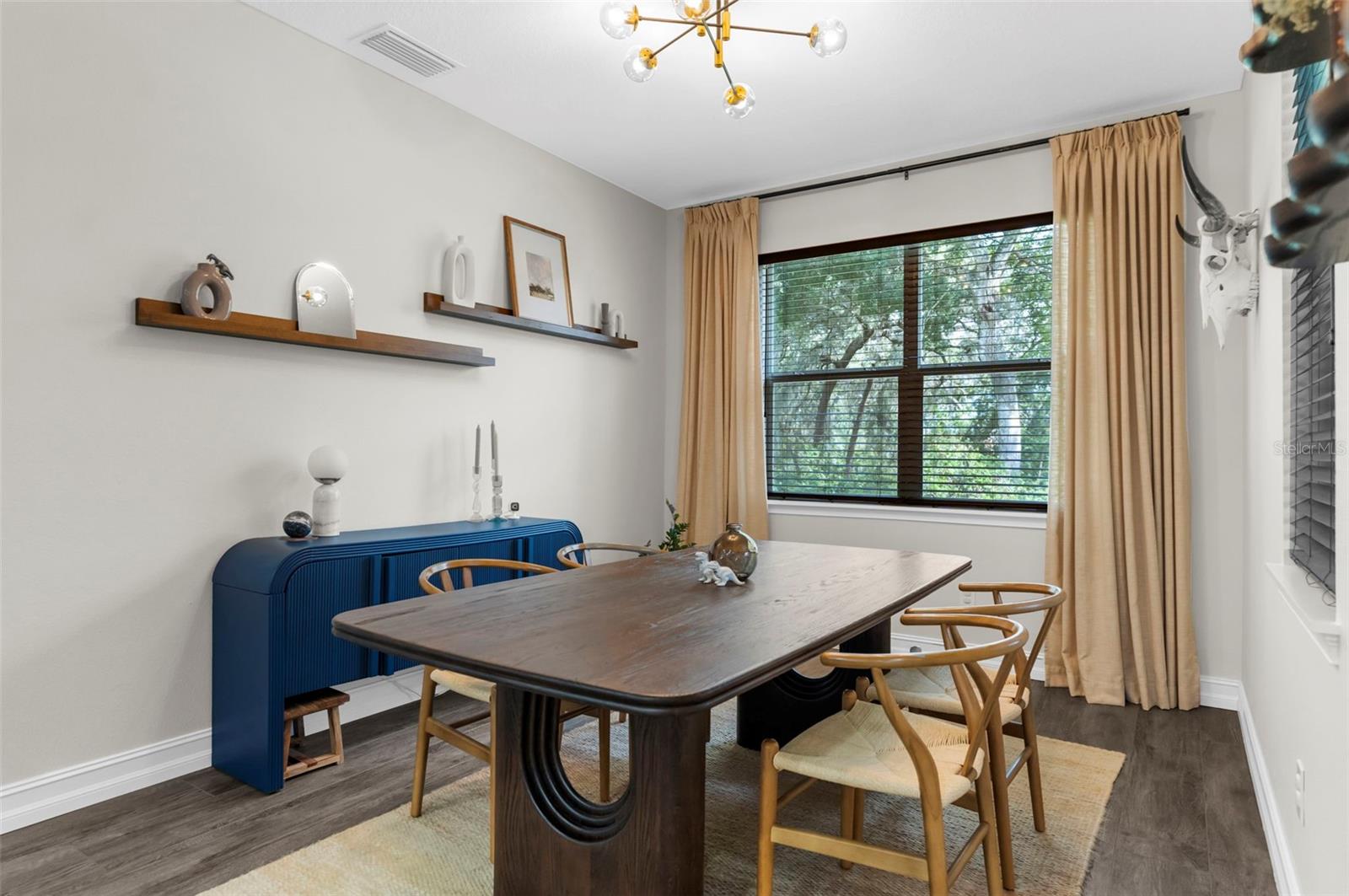 Listing photo id 17 for 5100 Westlake Boulevard