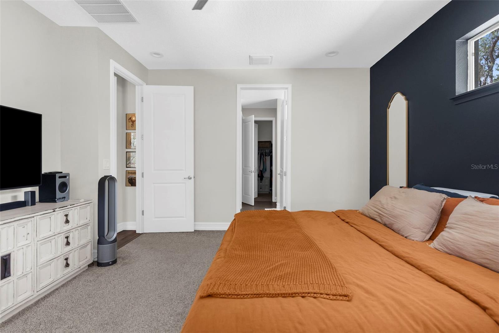 Listing photo id 26 for 5100 Westlake Boulevard