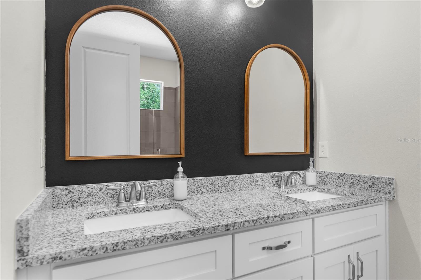 Listing photo id 28 for 5100 Westlake Boulevard