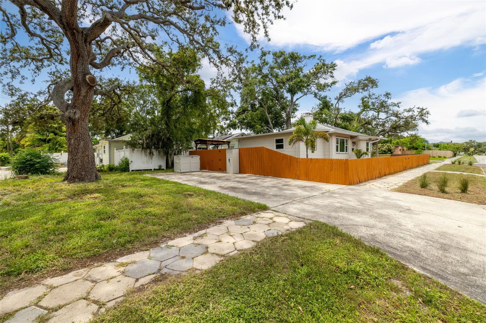 Image 27 of 30 For 260 46th Street N