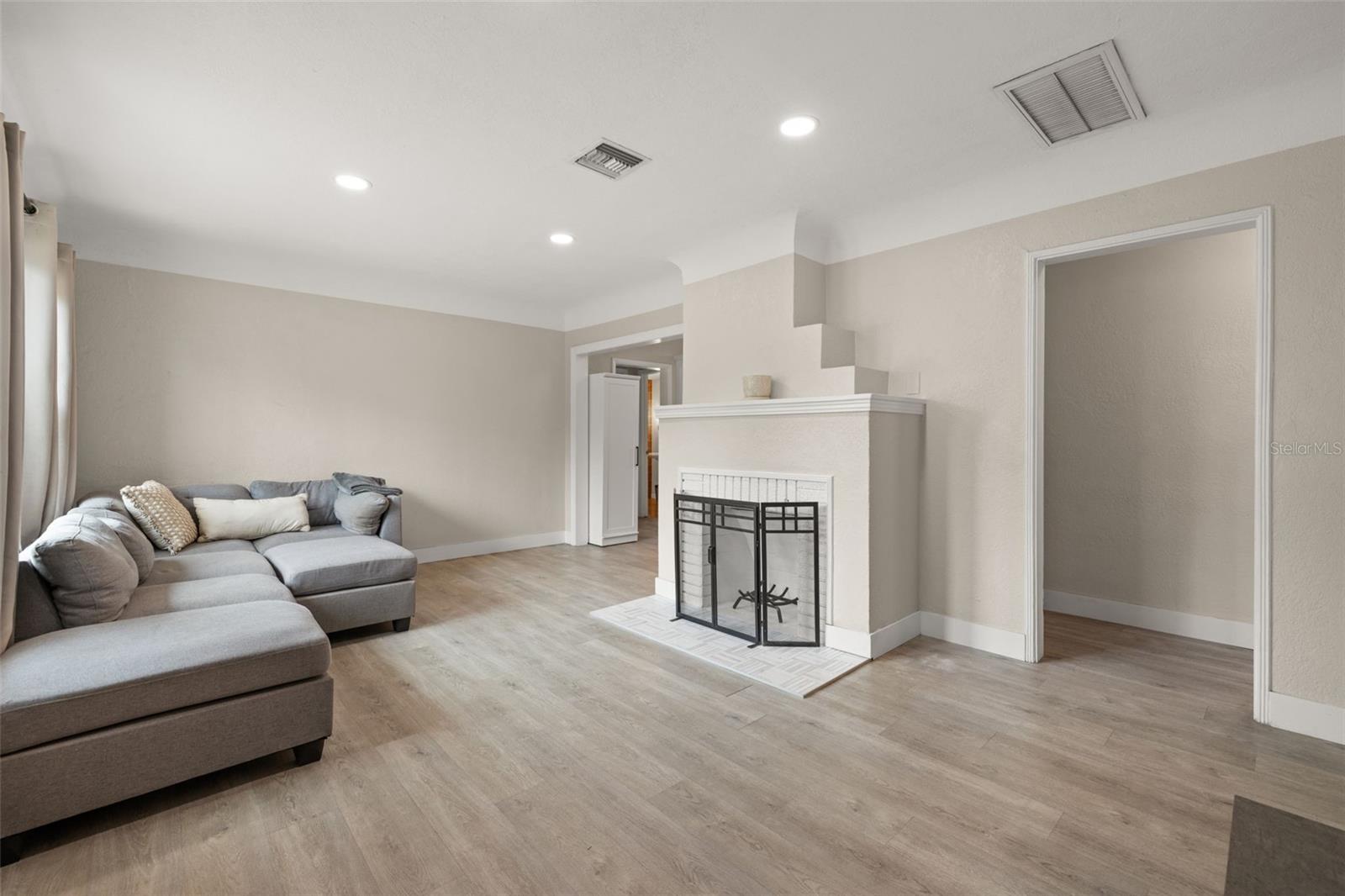 Image 4 of 30 For 260 46th Street N