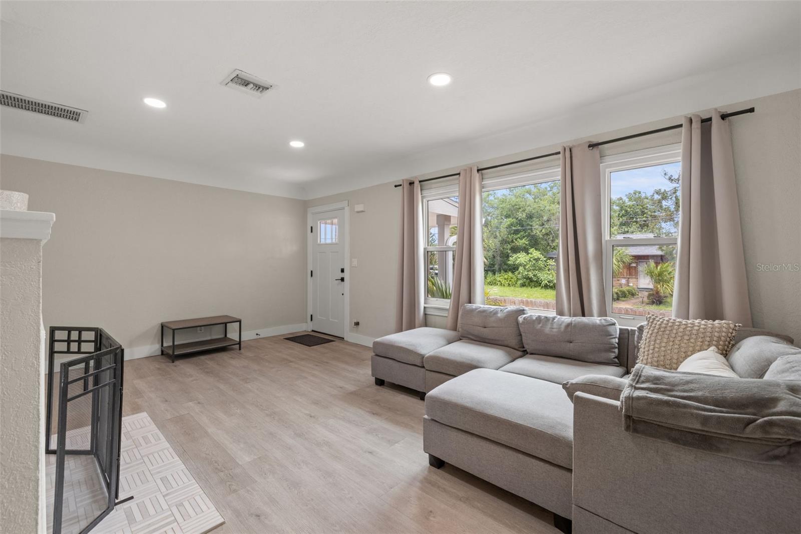 Image 6 of 30 For 260 46th Street N