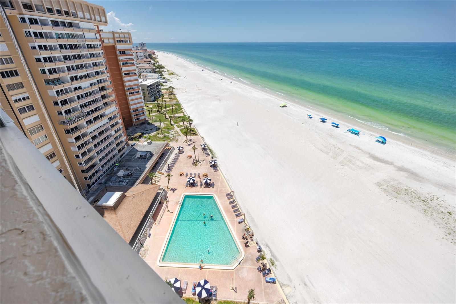 Image 17 of 83 For 17940 Gulf Boulevard 17c