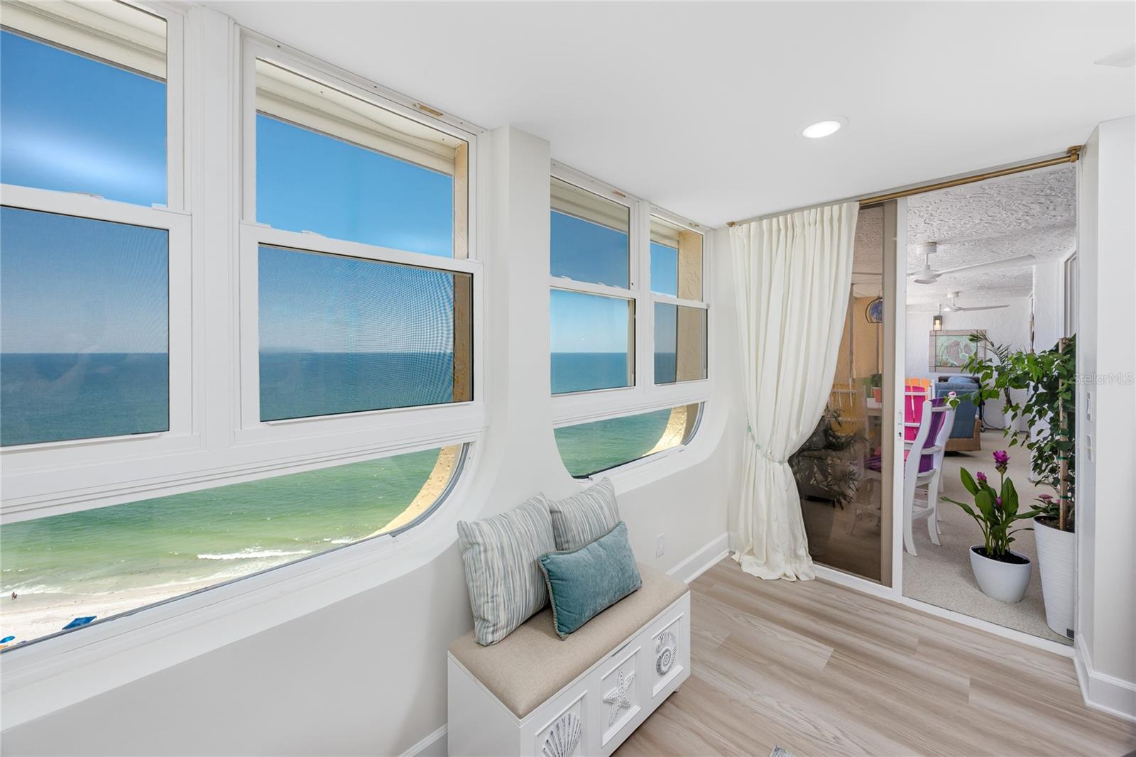 Image 31 of 83 For 17940 Gulf Boulevard 17c