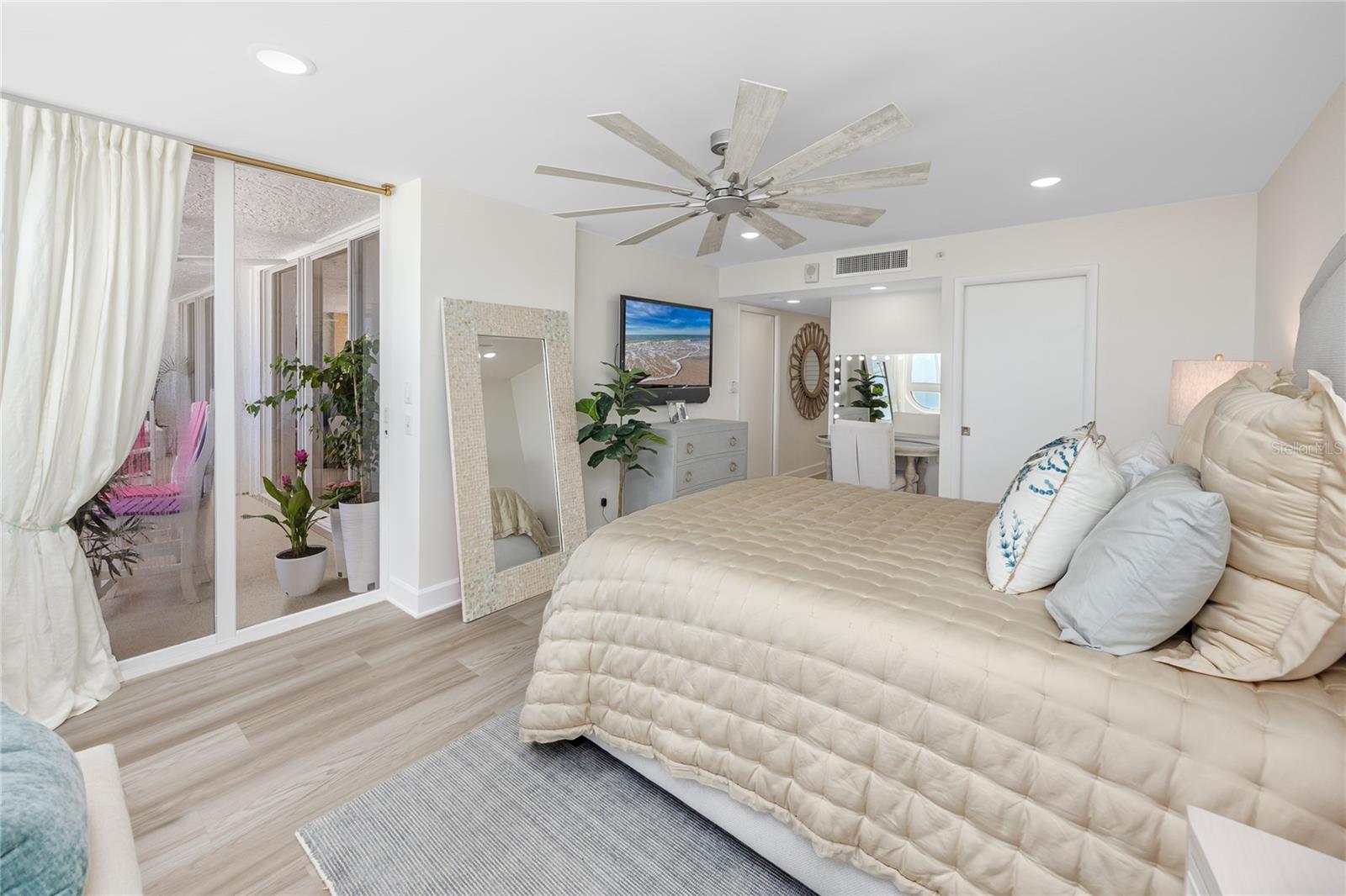 Image 32 of 83 For 17940 Gulf Boulevard 17c