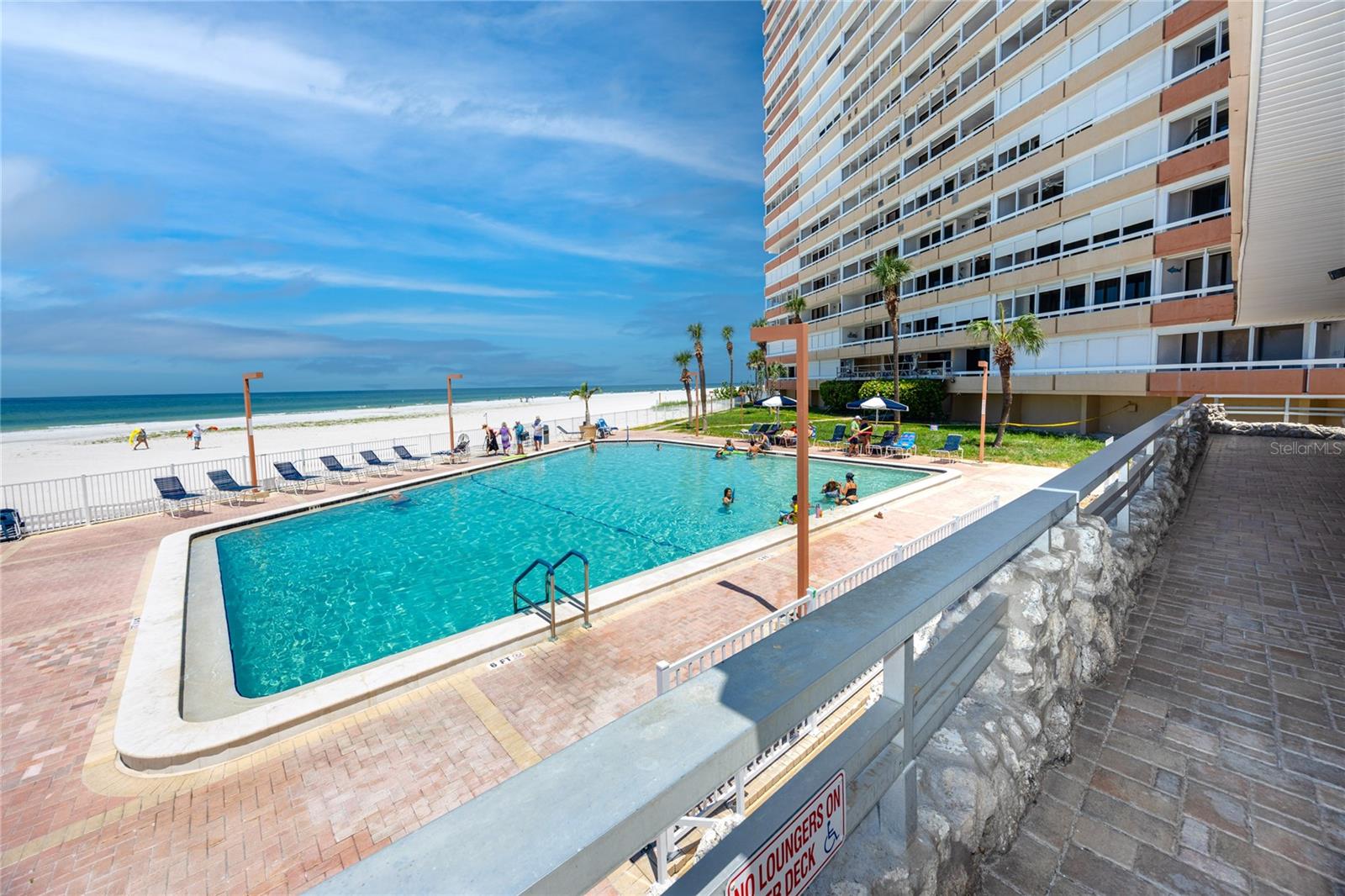 Image 50 of 83 For 17940 Gulf Boulevard 17c