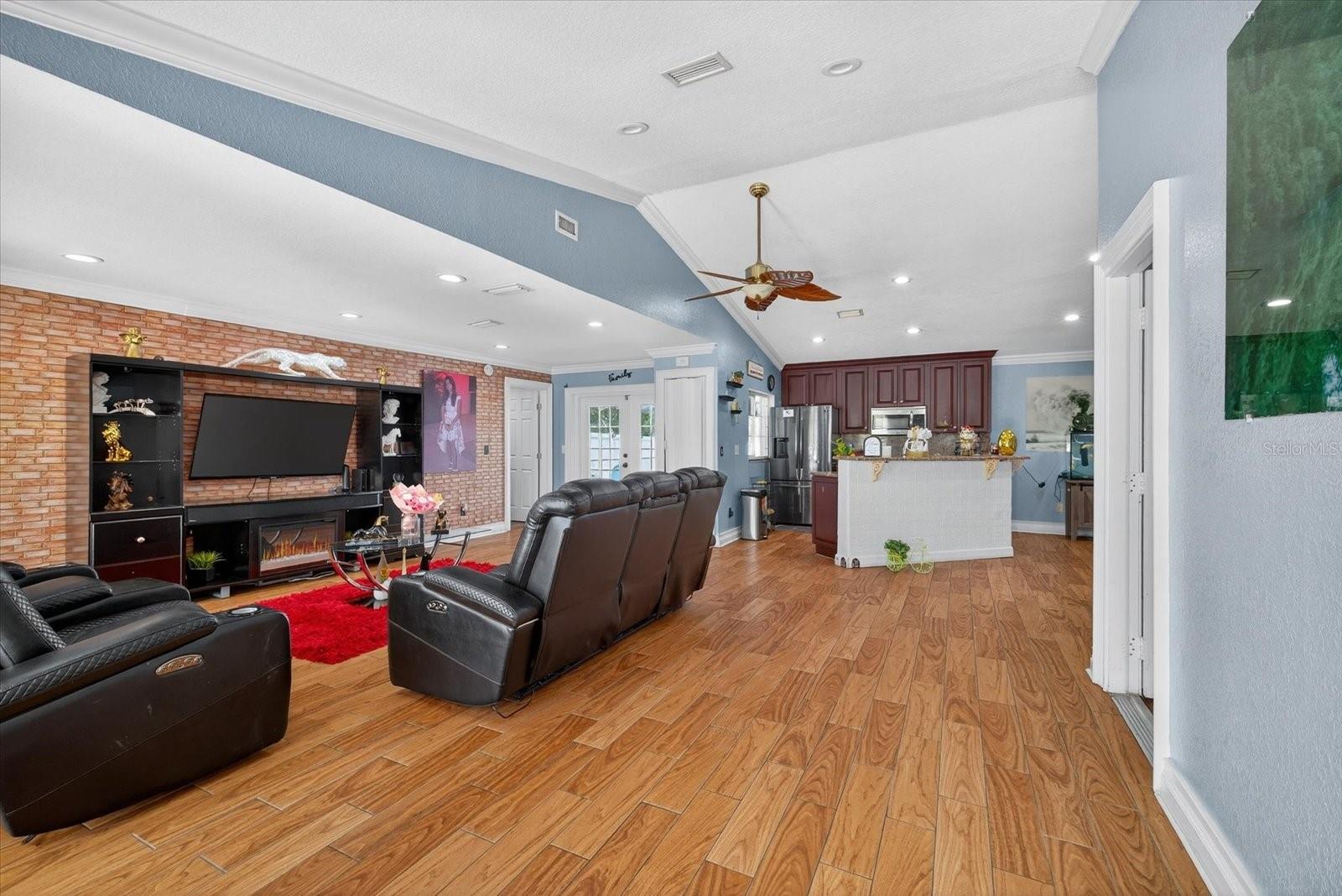 Image 10 of 51 For 10312 Out Island Dr