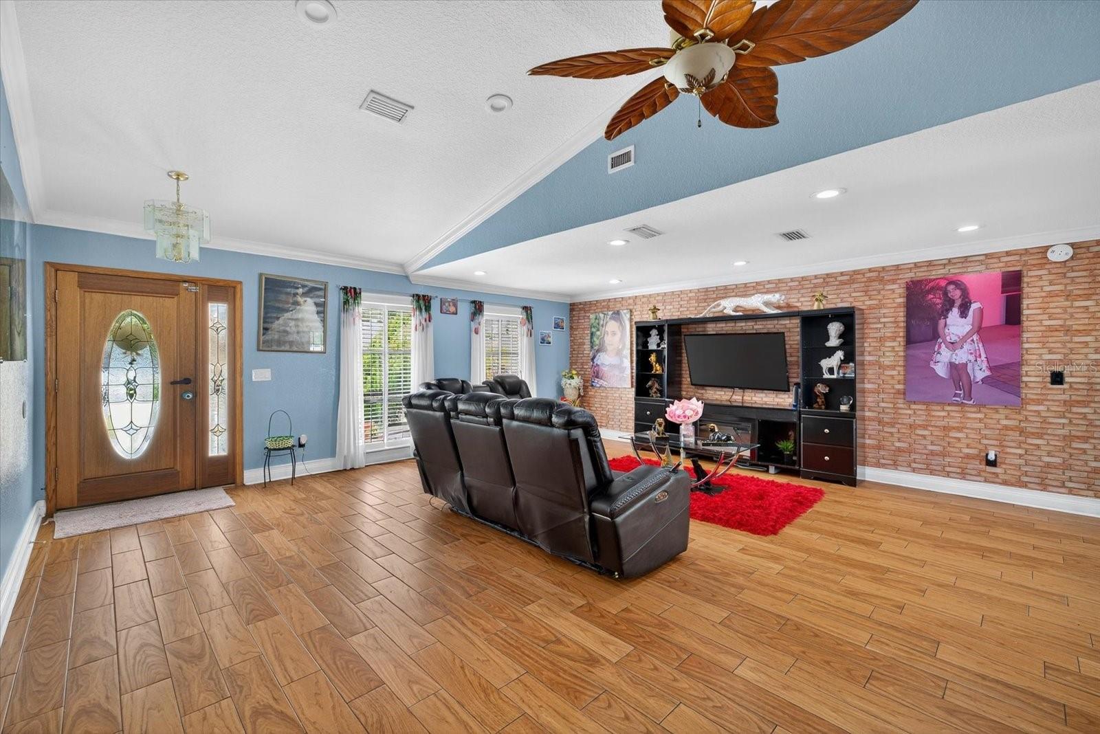 Image 11 of 51 For 10312 Out Island Dr