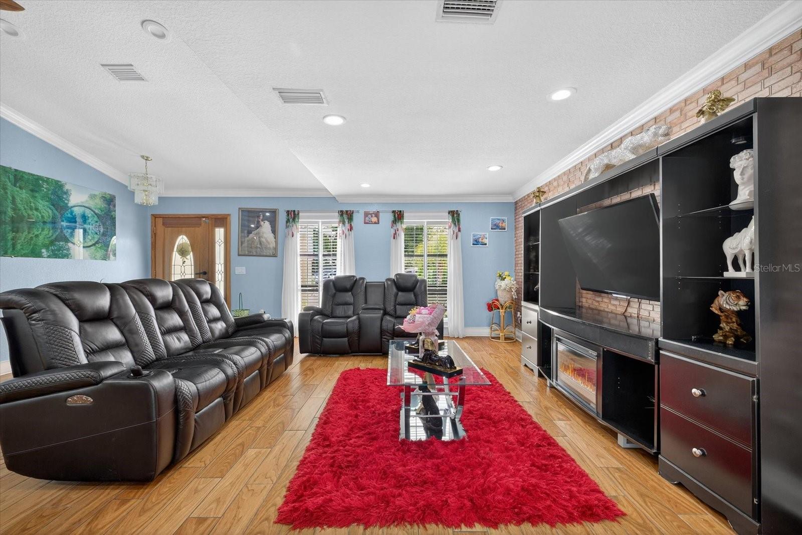 Image 12 of 51 For 10312 Out Island Dr