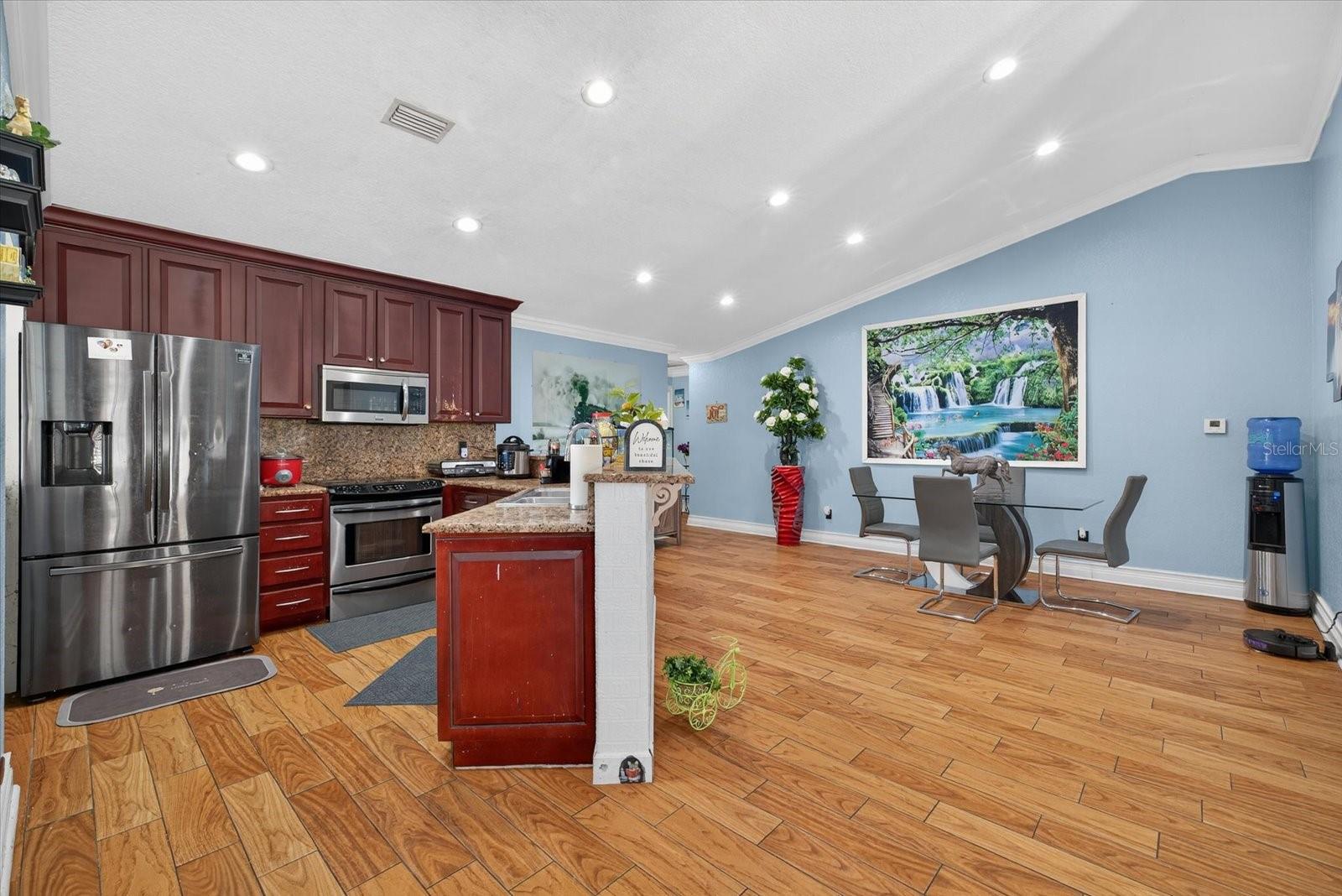 Image 14 of 51 For 10312 Out Island Dr
