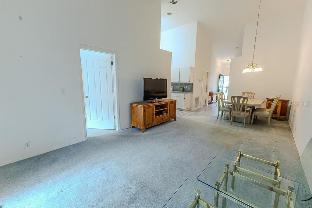 Image 14 of 37 For 682 Green Valley Road C5