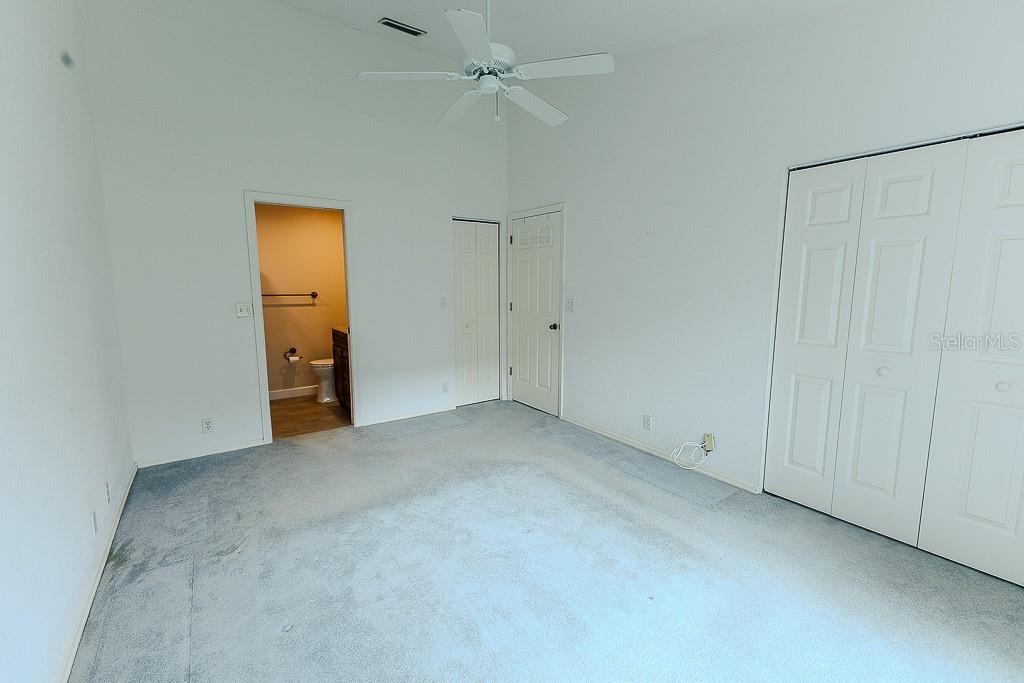 Image 18 of 37 For 682 Green Valley Road C5